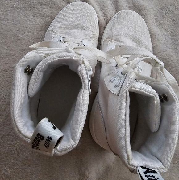 Dr. Martens White Canvas Combs - Picture 5 of 12